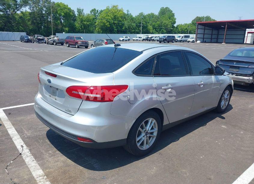 Photo 4 of 2015 Ford Focus SE (VIN 1FADP3F21FL362486)