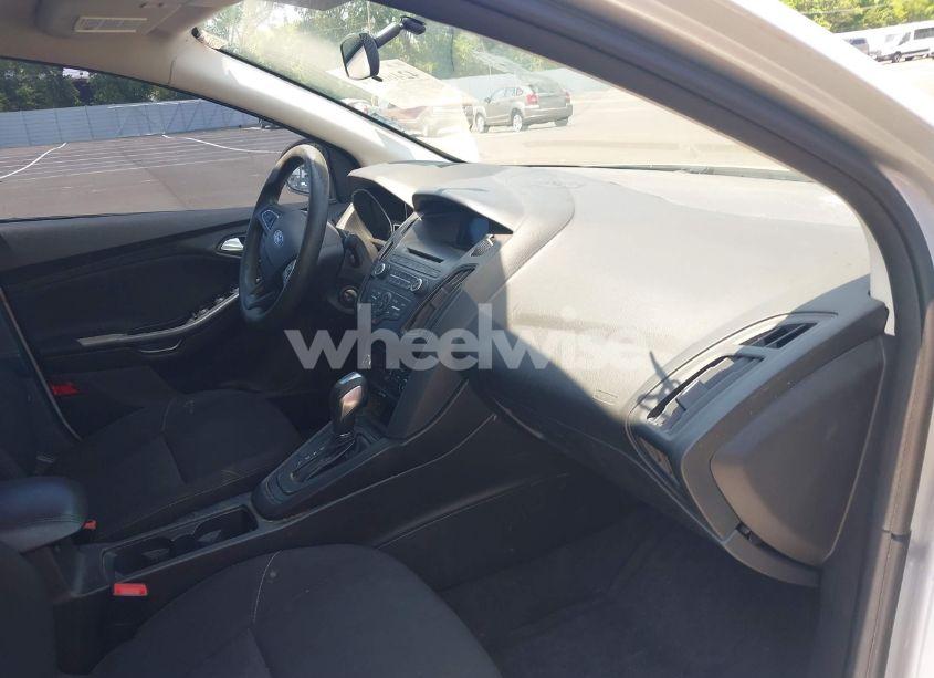 Photo 5 of 2015 Ford Focus SE (VIN 1FADP3F21FL362486)