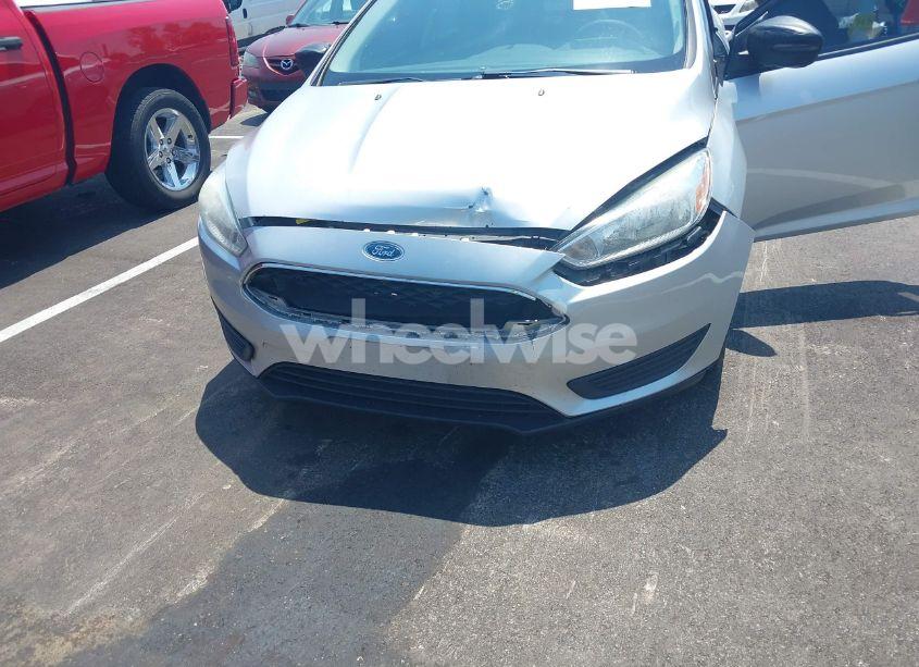 Photo 6 of 2015 Ford Focus SE (VIN 1FADP3F21FL362486)