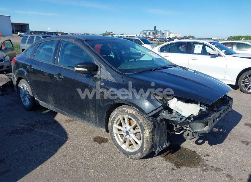 2015 Ford Focus SE (VIN 1FADP3F21FL385654) main photo