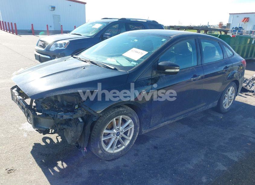 Photo 2 of 2015 Ford Focus SE (VIN 1FADP3F21FL385654)