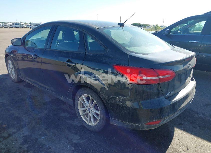 Photo 3 of 2015 Ford Focus SE (VIN 1FADP3F21FL385654)