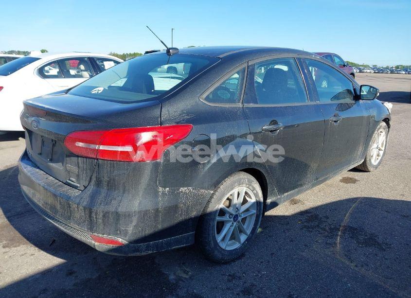 Photo 4 of 2015 Ford Focus SE (VIN 1FADP3F21FL385654)