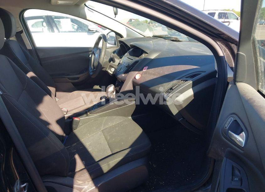 Photo 5 of 2015 Ford Focus SE (VIN 1FADP3F21FL385654)
