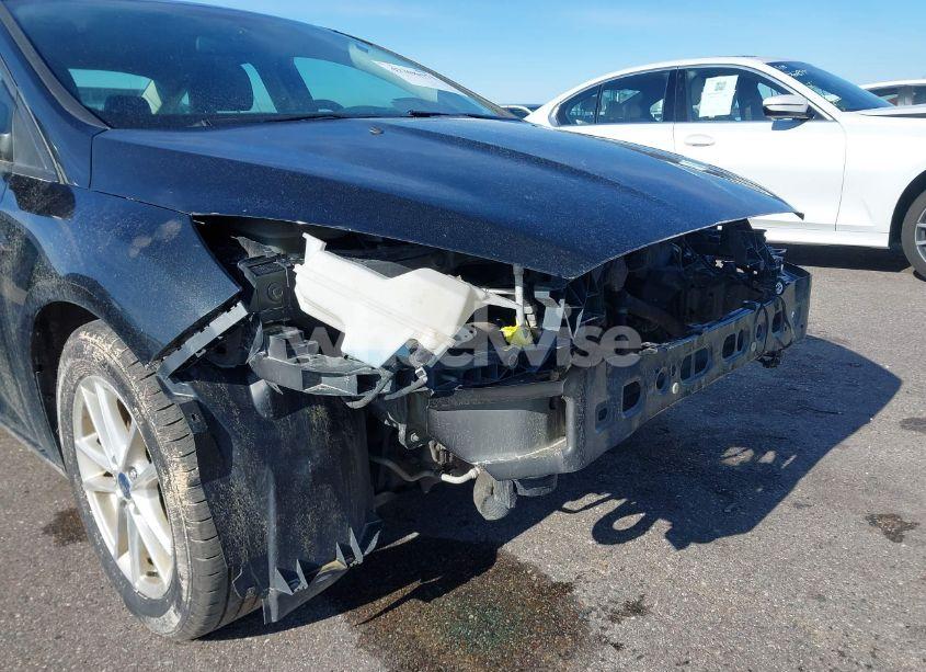 Photo 6 of 2015 Ford Focus SE (VIN 1FADP3F21FL385654)