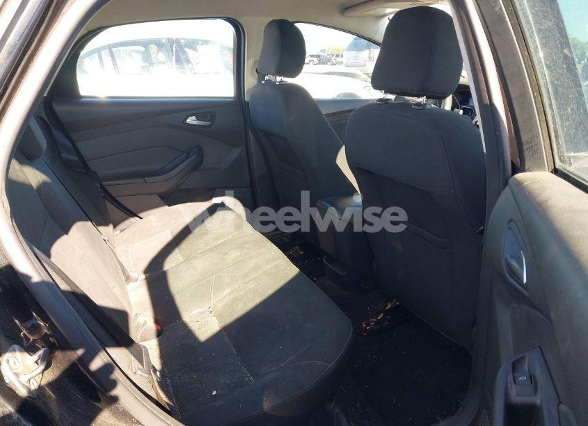 Photo 8 of 2015 Ford Focus SE (VIN 1FADP3F21FL385654)