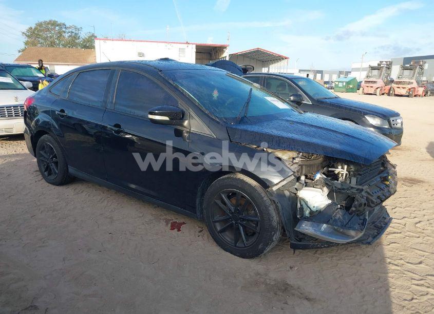 2016 Ford Focus SE (VIN 1FADP3F21GL201475) main photo