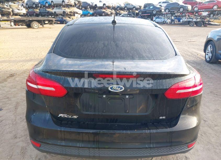 Photo 17 of 2016 Ford Focus SE (VIN 1FADP3F21GL201475)