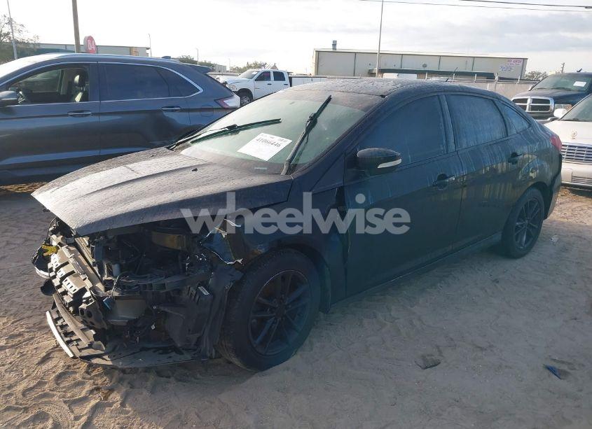 Photo 2 of 2016 Ford Focus SE (VIN 1FADP3F21GL201475)