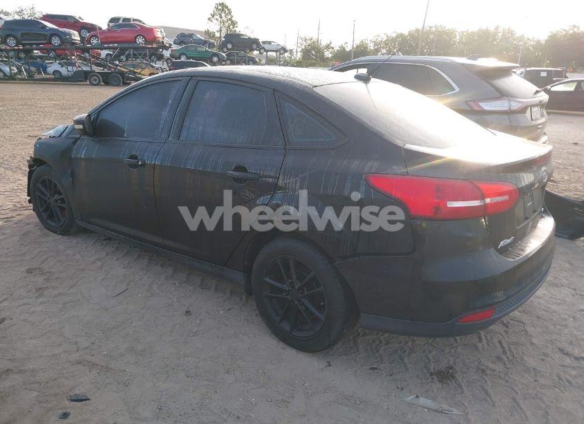 Photo 3 of 2016 Ford Focus SE (VIN 1FADP3F21GL201475)