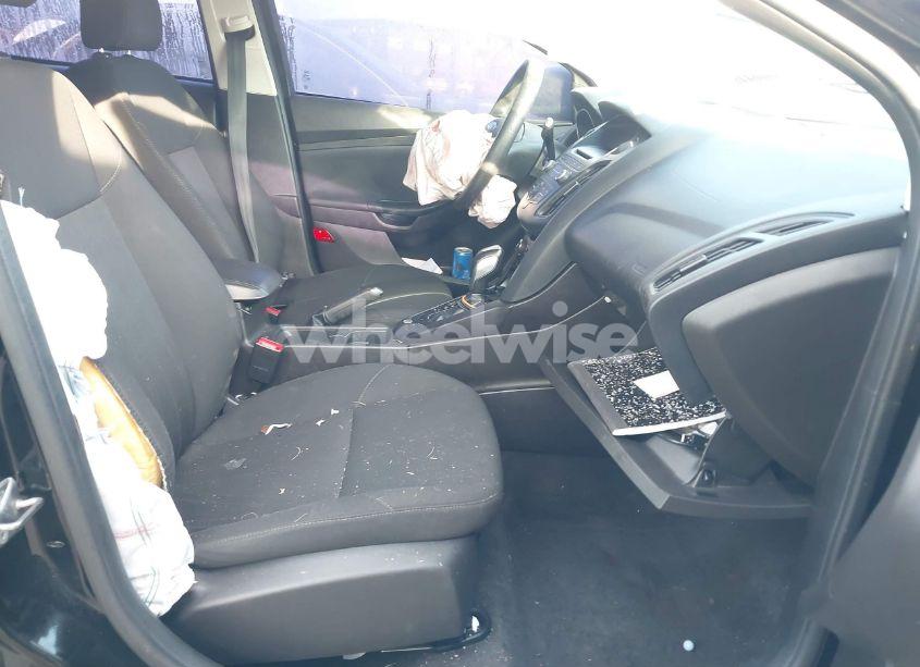 Photo 5 of 2016 Ford Focus SE (VIN 1FADP3F21GL201475)