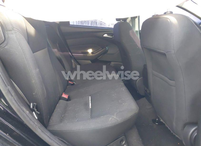 Photo 8 of 2016 Ford Focus SE (VIN 1FADP3F21GL201475)