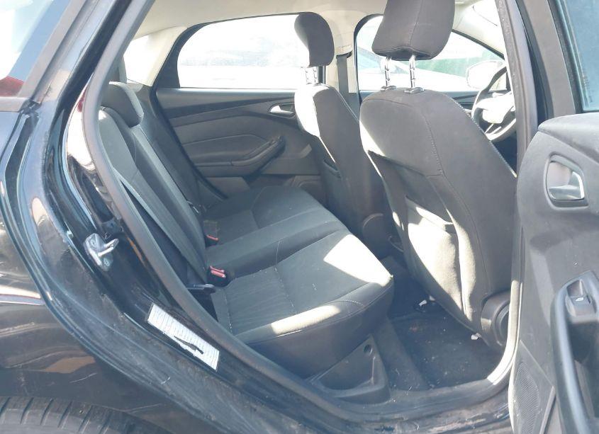 Photo 8 of 2016 Ford Focus SE (VIN 1FADP3F21GL205901)