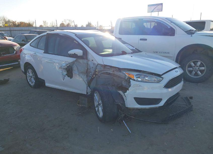 2016 Ford Focus SE (VIN 1FADP3F21GL210919) main photo