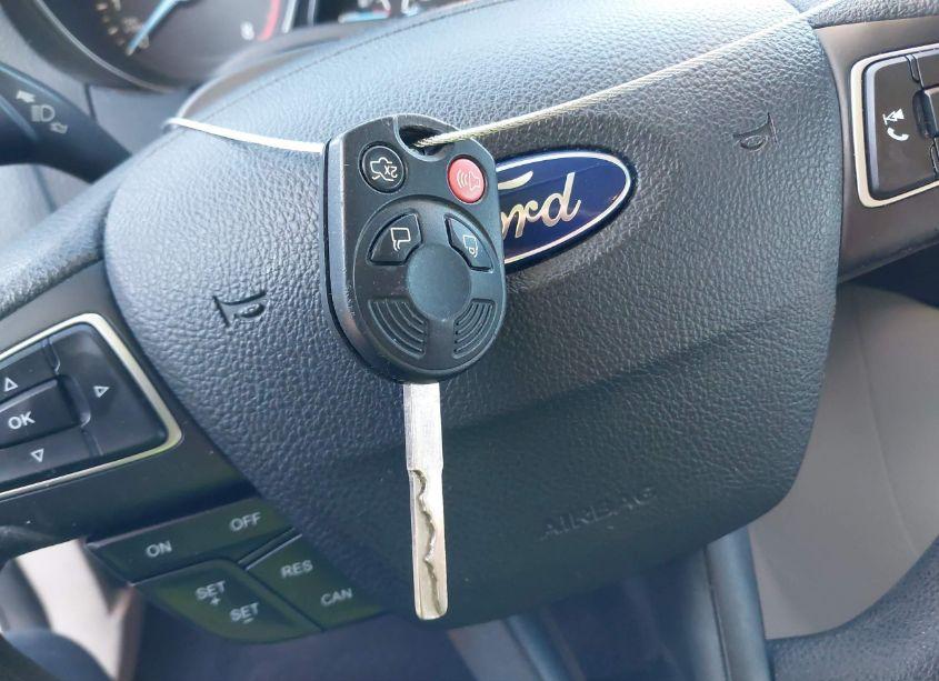 Photo 11 of 2016 Ford Focus SE (VIN 1FADP3F21GL210919)