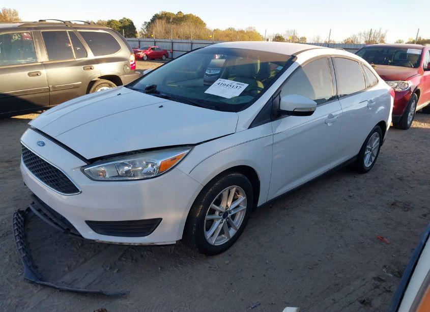 Photo 2 of 2016 Ford Focus SE (VIN 1FADP3F21GL210919)