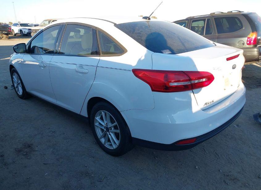 Photo 3 of 2016 Ford Focus SE (VIN 1FADP3F21GL210919)