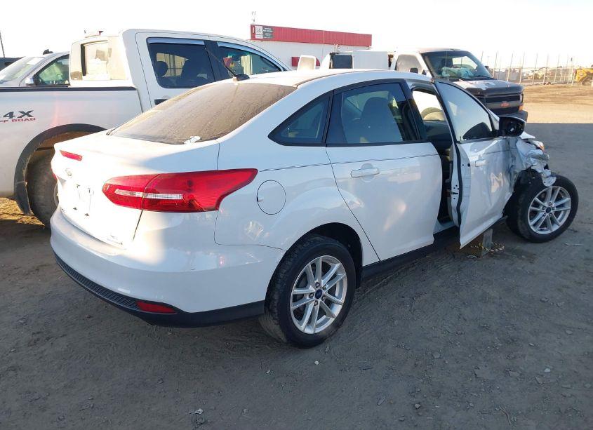 Photo 4 of 2016 Ford Focus SE (VIN 1FADP3F21GL210919)