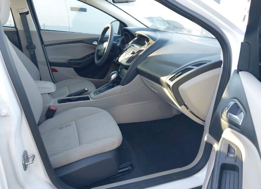 Photo 5 of 2016 Ford Focus SE (VIN 1FADP3F21GL210919)