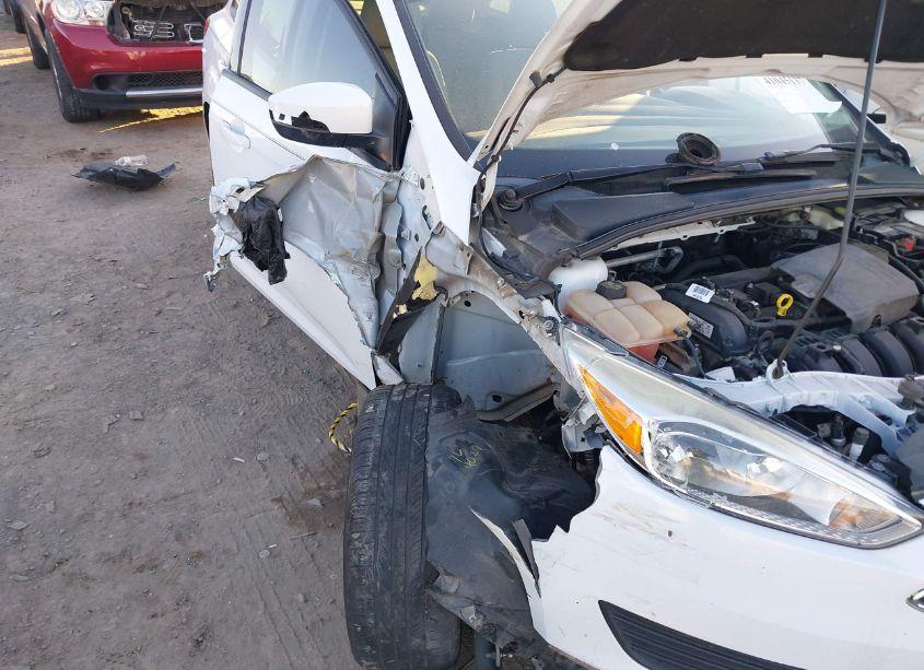 Photo 6 of 2016 Ford Focus SE (VIN 1FADP3F21GL210919)