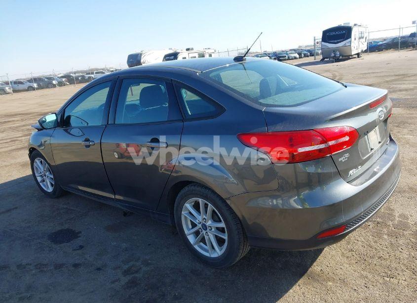 Photo 3 of 2016 Ford Focus SE (VIN 1FADP3F21GL212718)