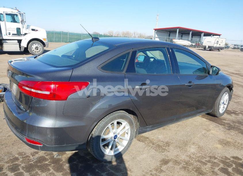 Photo 4 of 2016 Ford Focus SE (VIN 1FADP3F21GL212718)