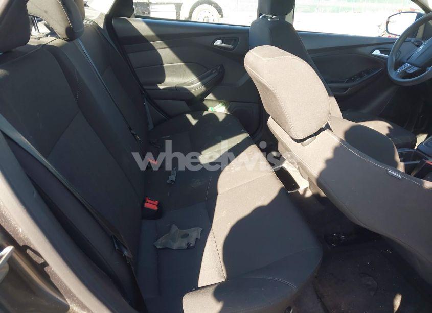 Photo 8 of 2016 Ford Focus SE (VIN 1FADP3F21GL212718)