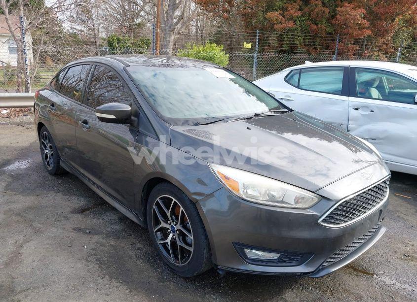 2016 Ford Focus SE (VIN 1FADP3F21GL219300) main photo