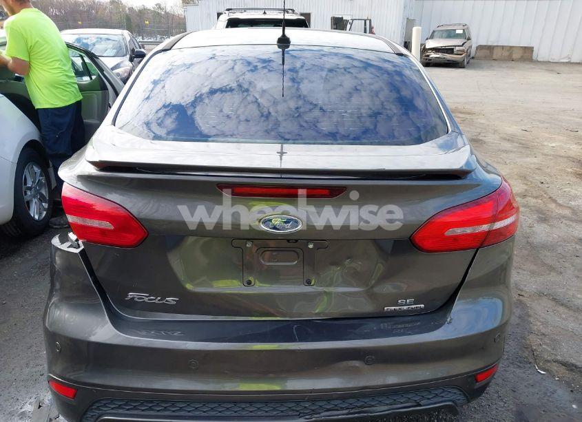 Photo 16 of 2016 Ford Focus SE (VIN 1FADP3F21GL219300)