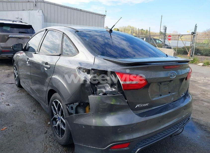 Photo 3 of 2016 Ford Focus SE (VIN 1FADP3F21GL219300)