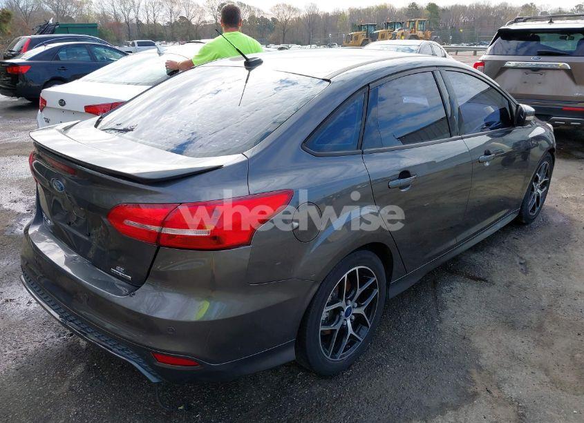 Photo 4 of 2016 Ford Focus SE (VIN 1FADP3F21GL219300)