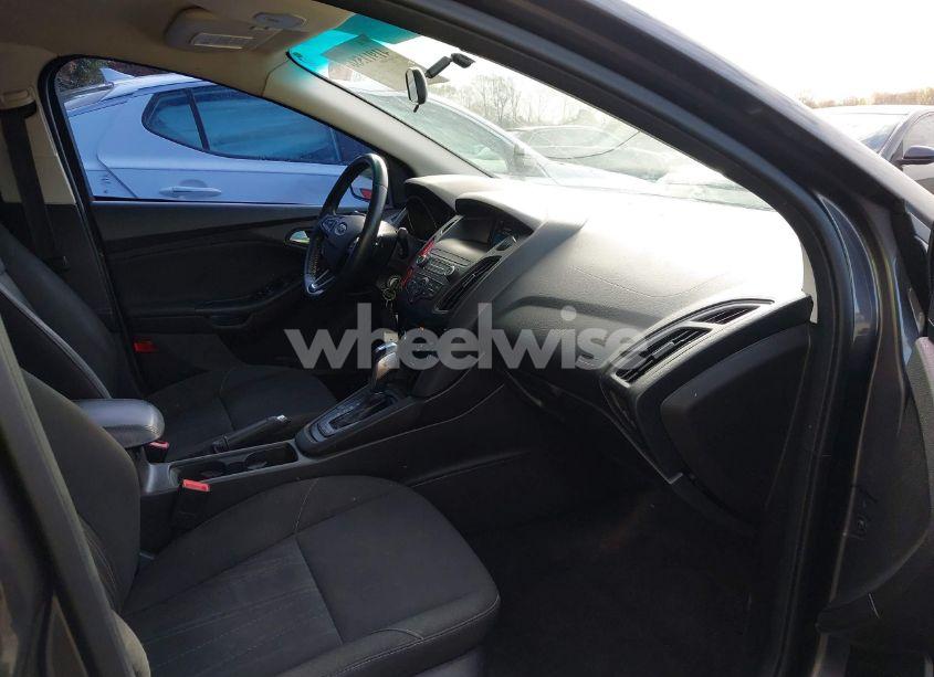 Photo 5 of 2016 Ford Focus SE (VIN 1FADP3F21GL219300)