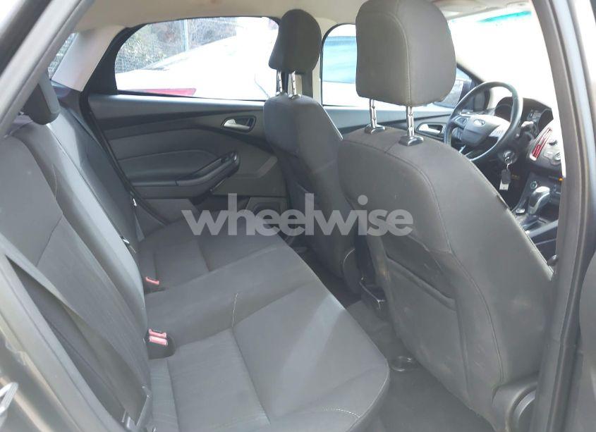 Photo 8 of 2016 Ford Focus SE (VIN 1FADP3F21GL219300)