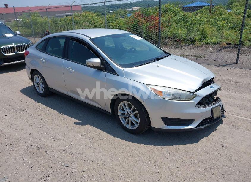 2016 Ford Focus SE (VIN 1FADP3F21GL248764) main photo