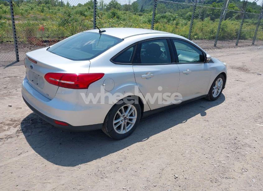 Photo 4 of 2016 Ford Focus SE (VIN 1FADP3F21GL248764)