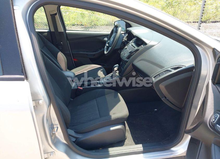 Photo 5 of 2016 Ford Focus SE (VIN 1FADP3F21GL248764)