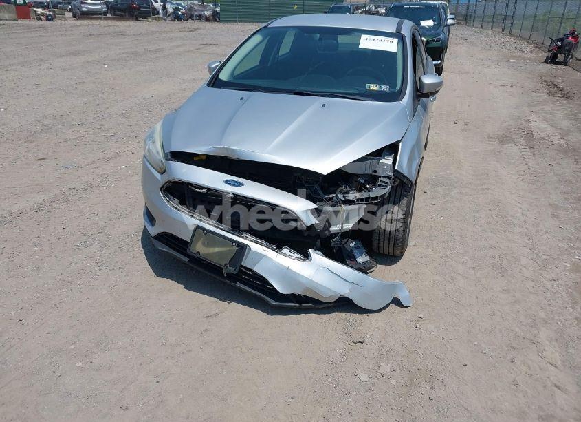 Photo 6 of 2016 Ford Focus SE (VIN 1FADP3F21GL248764)