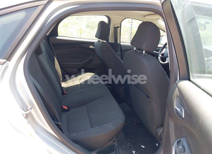 Photo 8 of 2016 Ford Focus SE (VIN 1FADP3F21GL248764)