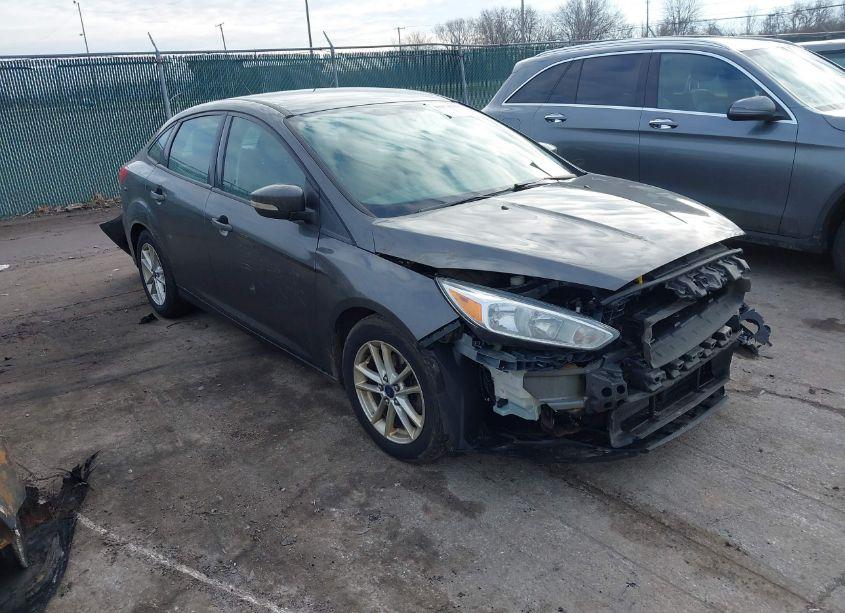 2016 Ford Focus SE (VIN 1FADP3F21GL251163) main photo
