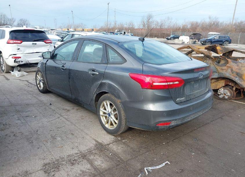 Photo 3 of 2016 Ford Focus SE (VIN 1FADP3F21GL251163)