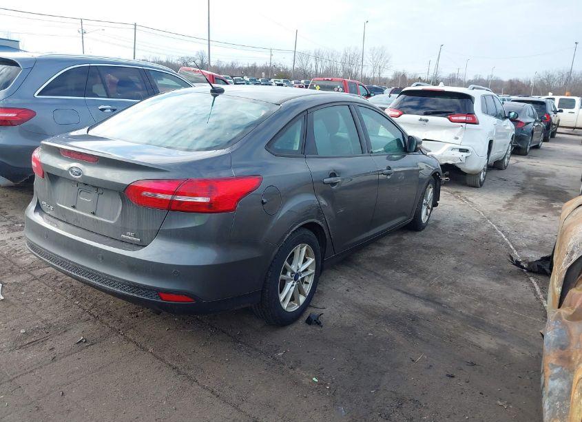 Photo 4 of 2016 Ford Focus SE (VIN 1FADP3F21GL251163)