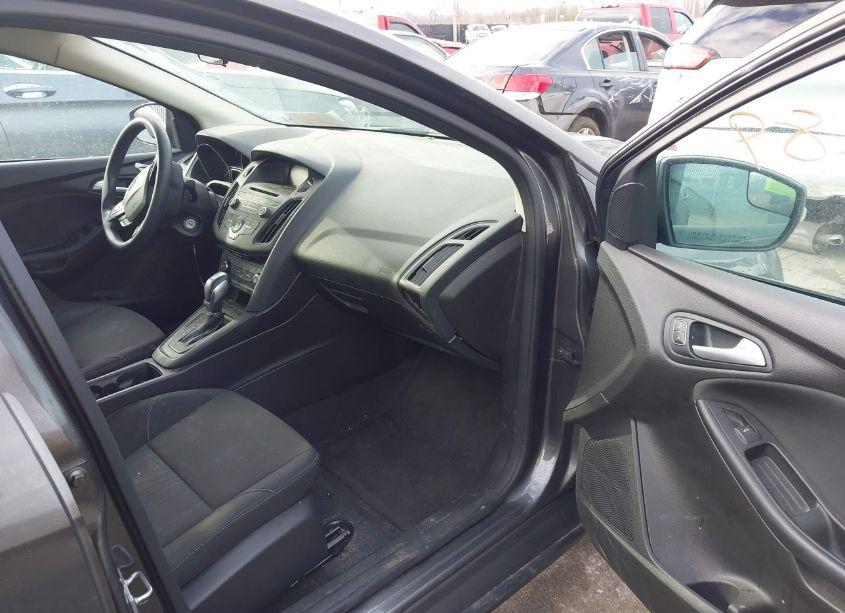 Photo 5 of 2016 Ford Focus SE (VIN 1FADP3F21GL251163)