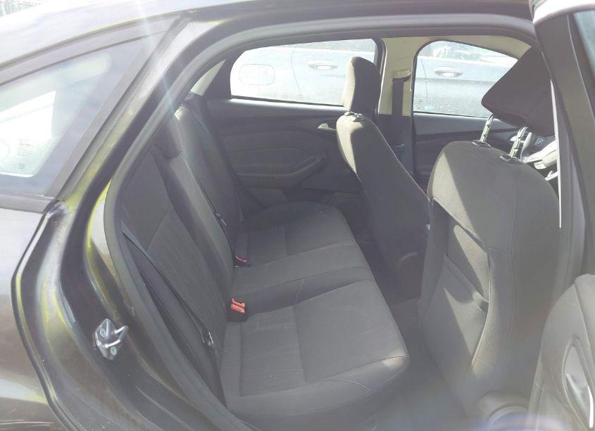 Photo 8 of 2016 Ford Focus SE (VIN 1FADP3F21GL251163)