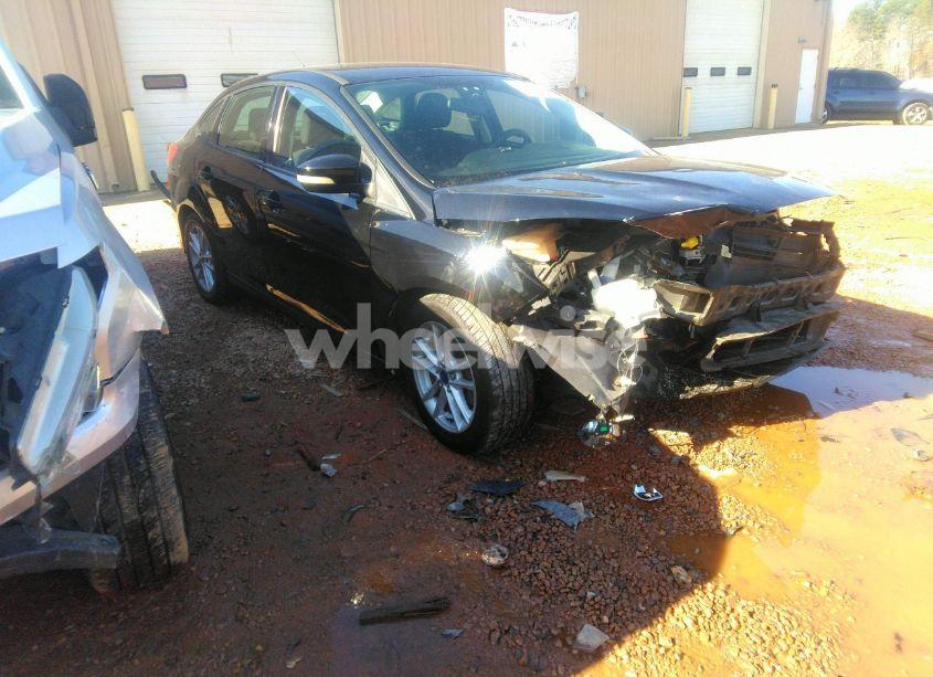 2016 Ford Focus SE (VIN 1FADP3F21GL257674) main photo
