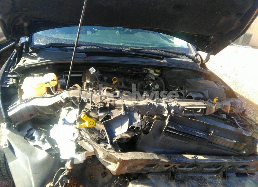 Photo 10 of 2016 Ford Focus SE (VIN 1FADP3F21GL257674)