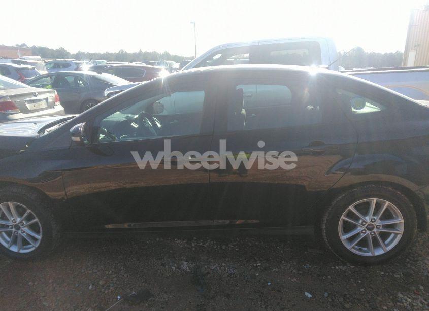 Photo 15 of 2016 Ford Focus SE (VIN 1FADP3F21GL257674)