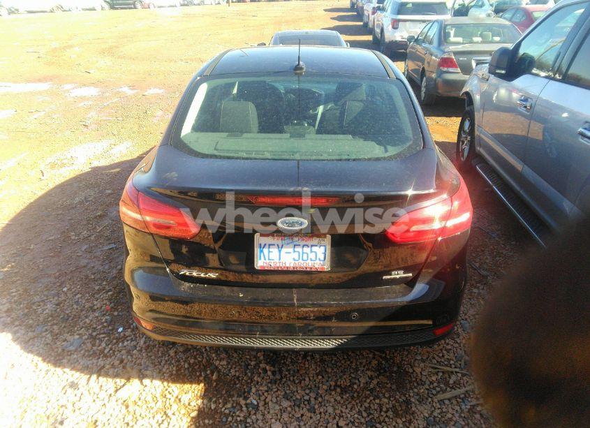 Photo 17 of 2016 Ford Focus SE (VIN 1FADP3F21GL257674)