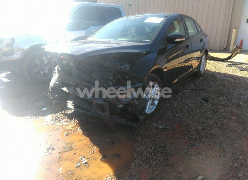 Photo 2 of 2016 Ford Focus SE (VIN 1FADP3F21GL257674)