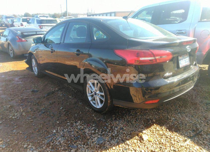 Photo 3 of 2016 Ford Focus SE (VIN 1FADP3F21GL257674)