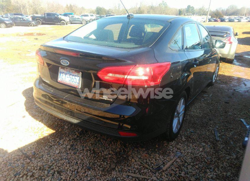 Photo 4 of 2016 Ford Focus SE (VIN 1FADP3F21GL257674)